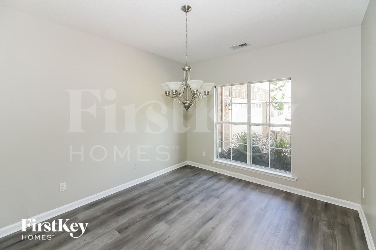 5845 Peterson Ridge Ln - Photo 4 of 15