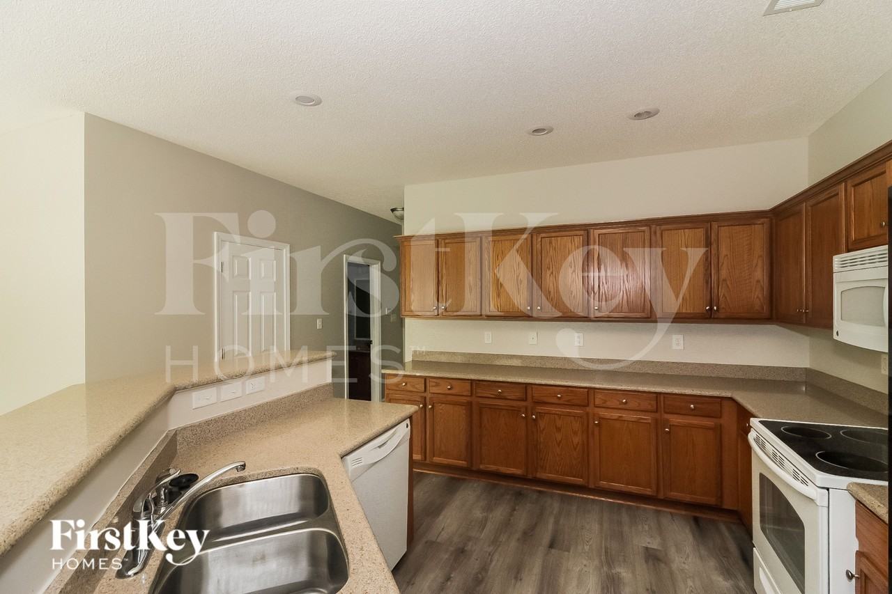 5845 Peterson Ridge Ln - Photo 6 of 15