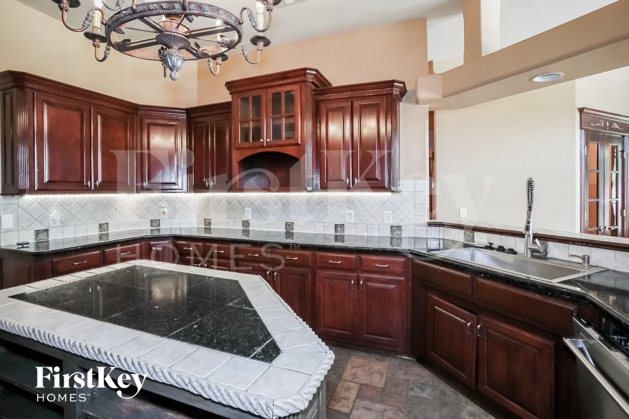 17100 Holly Burn Cir - Photo 5 of 15