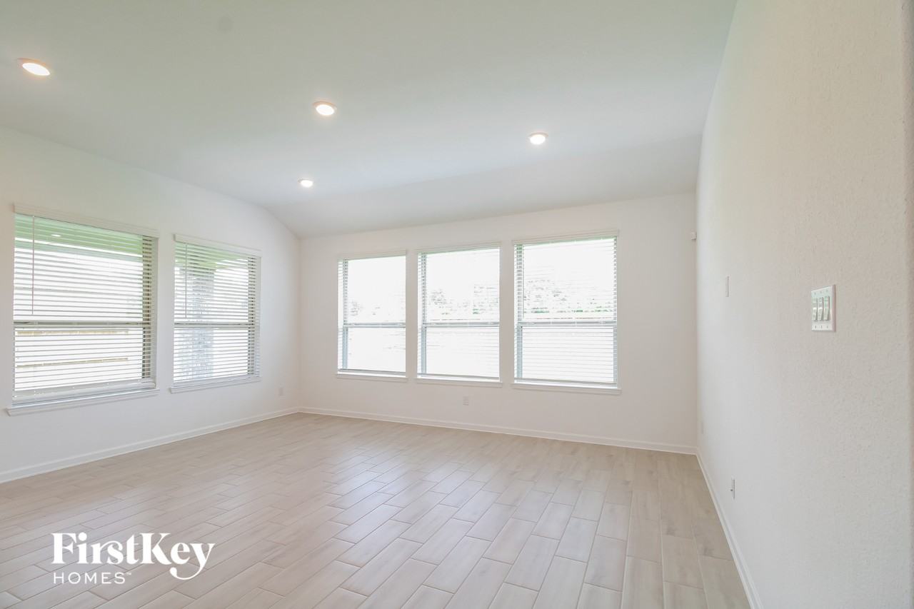 4222 Redford Valley Rd - Photo 4 of 15