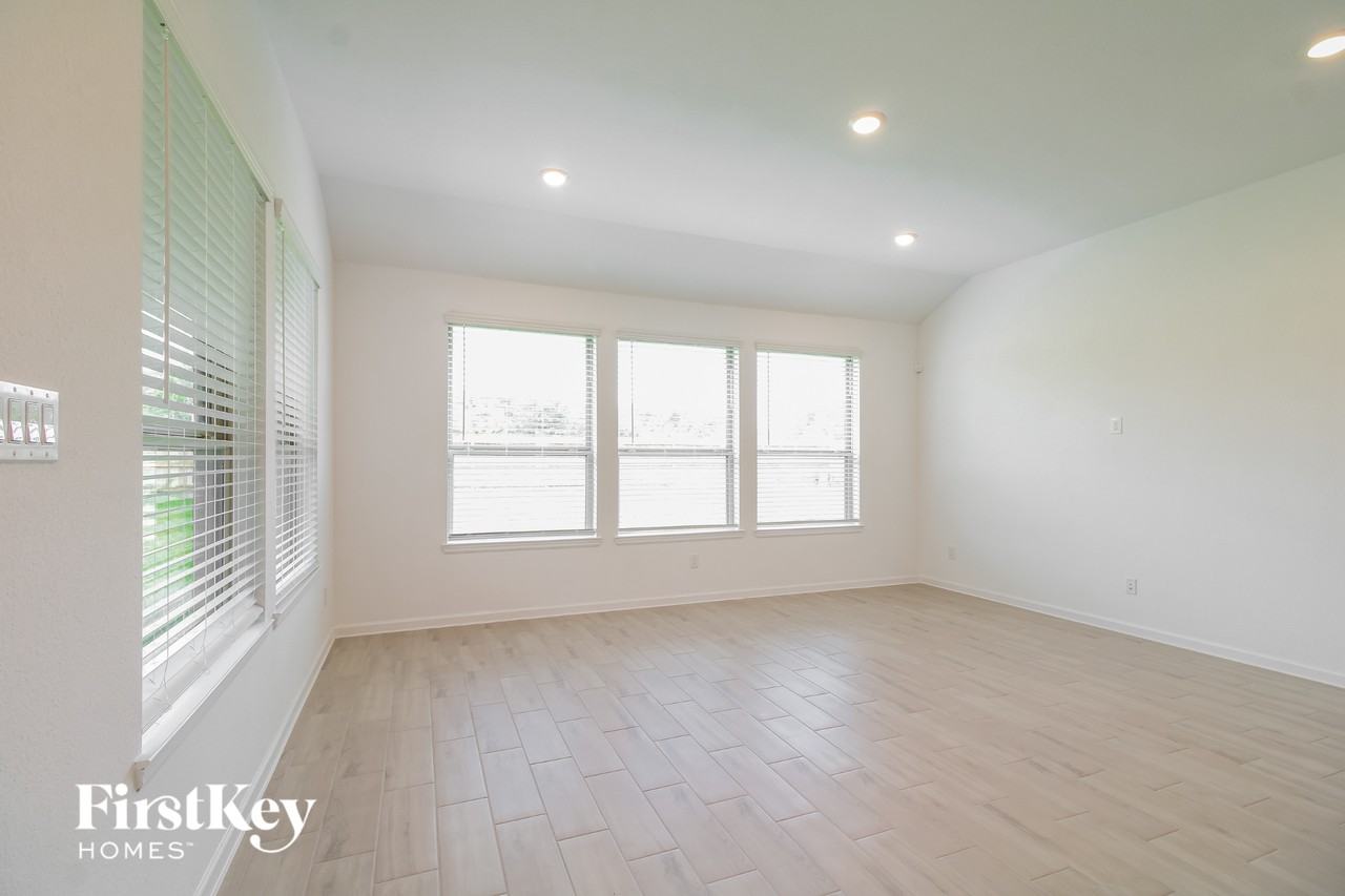 4222 Redford Valley Rd - Photo 5 of 15