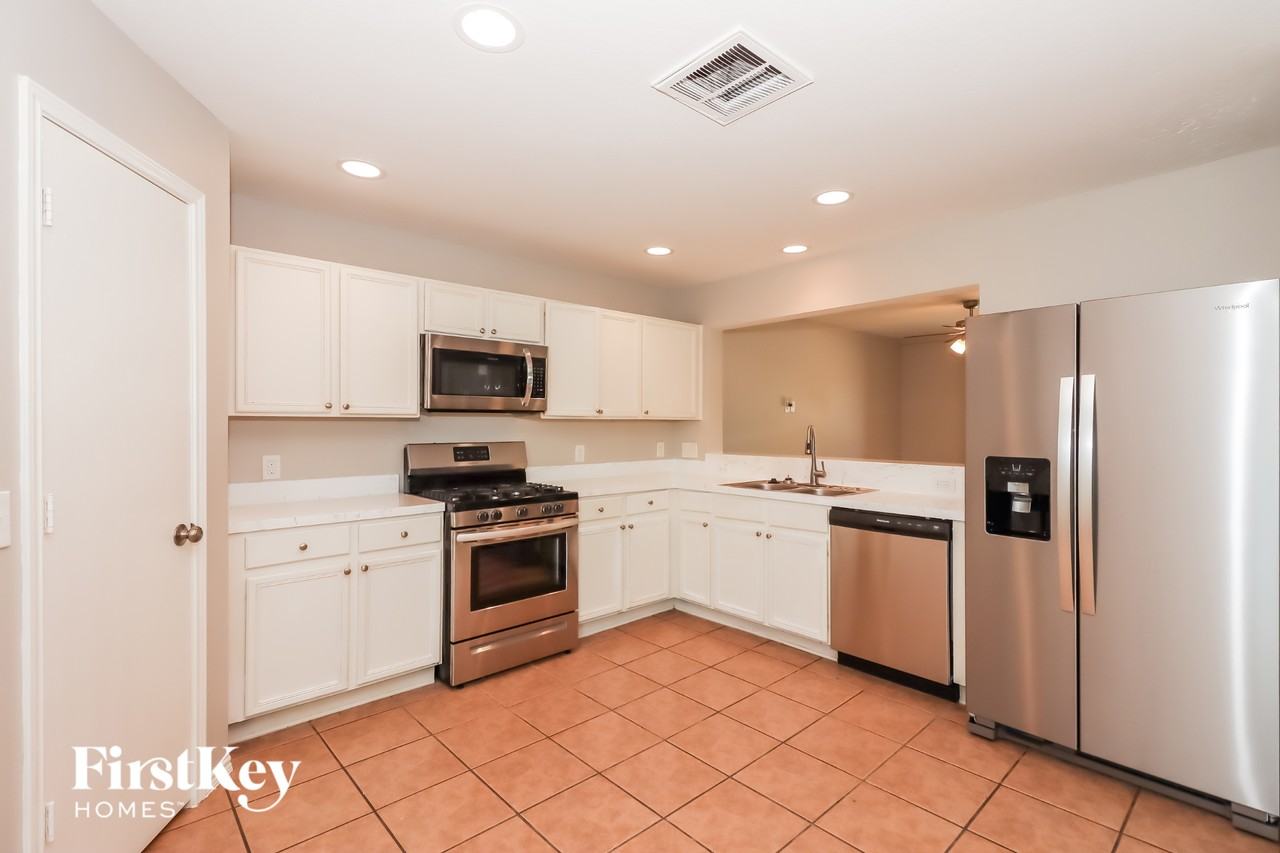 802 Eagles Glide Dr - Photo 5 of 15