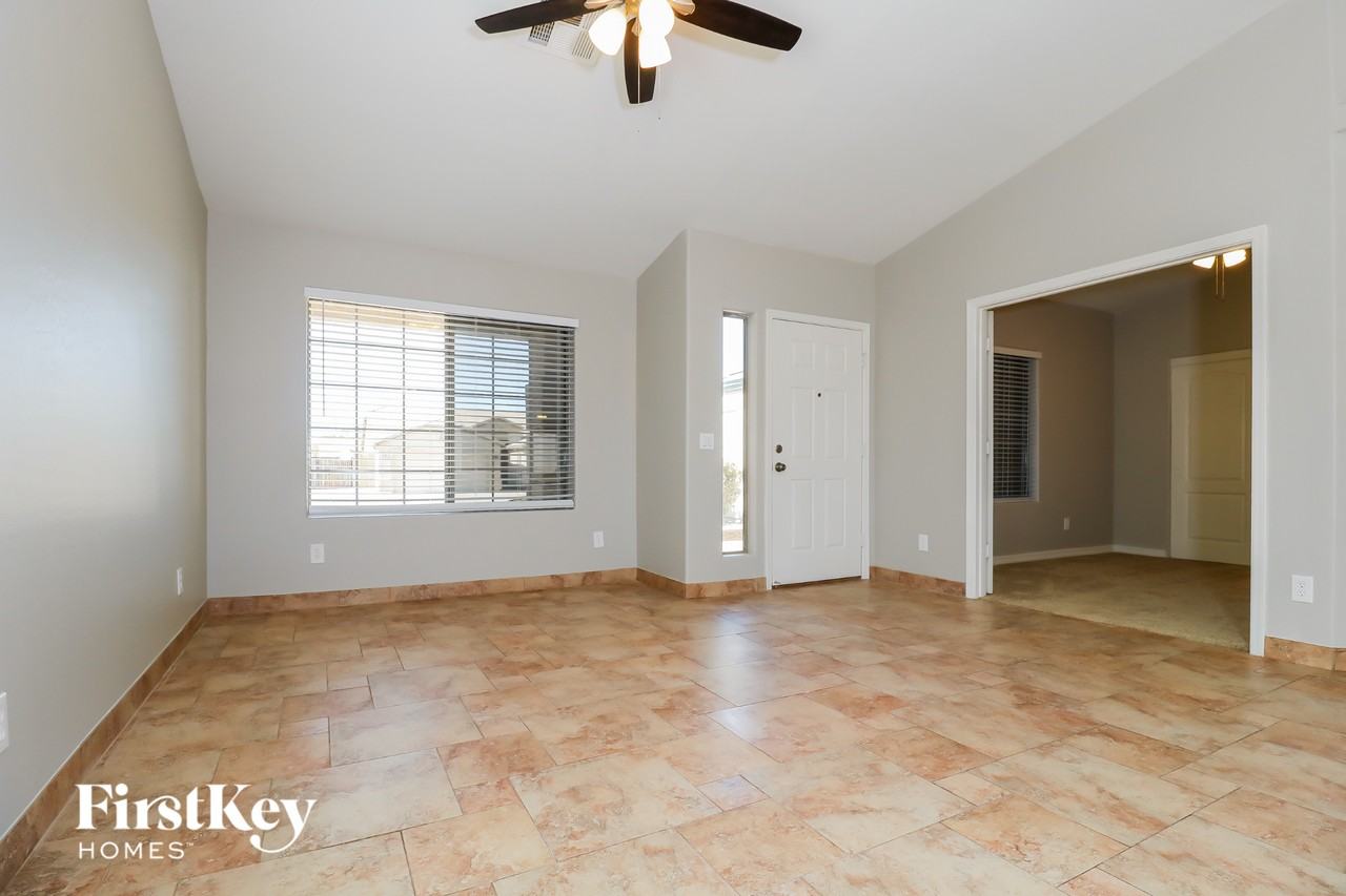 22938 W Yavapai St - Photo 4 of 15