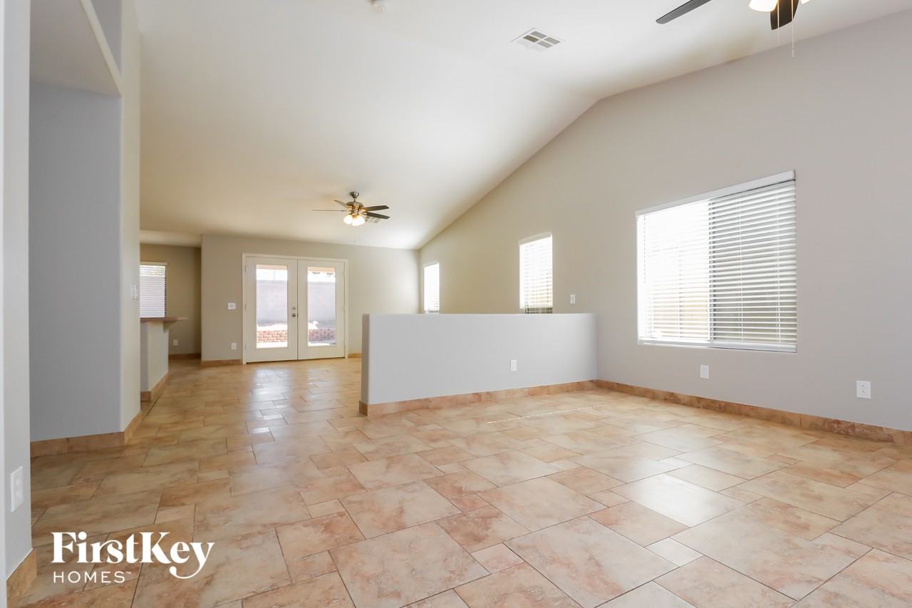 22938 W Yavapai St - Photo 5 of 15
