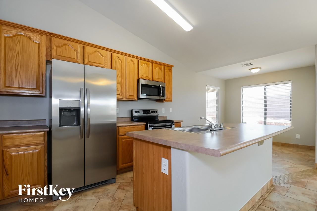 22938 W Yavapai St - Photo 6 of 15