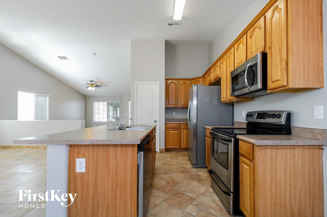 22938 W Yavapai St - Photo 7 of 15