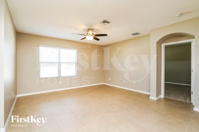 1402 Nw Juanita Pl - Photo 2 of 15