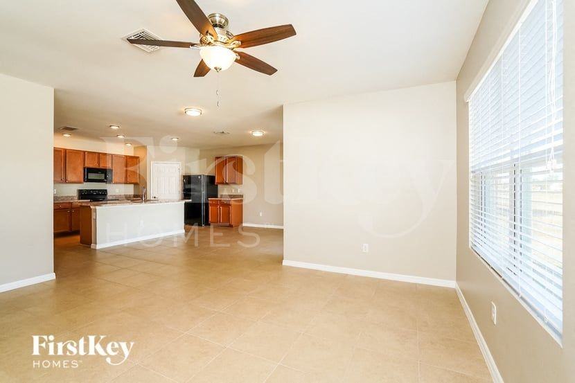 1402 Nw Juanita Pl - Photo 3 of 15