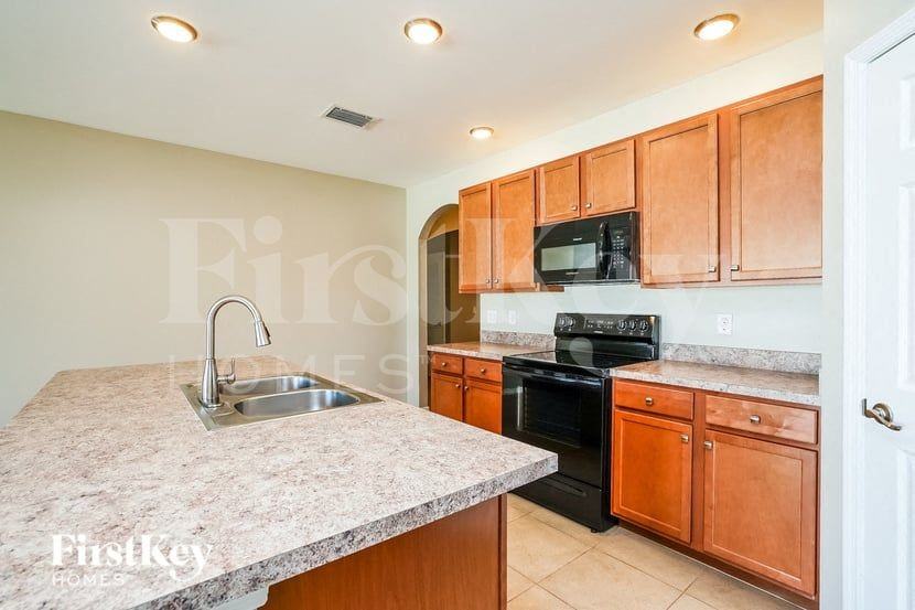1402 Nw Juanita Pl - Photo 6 of 15