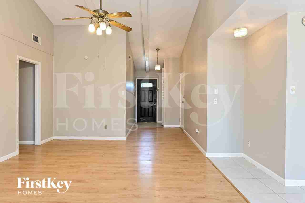 2707 Wood River Dr - Photo 5 of 16