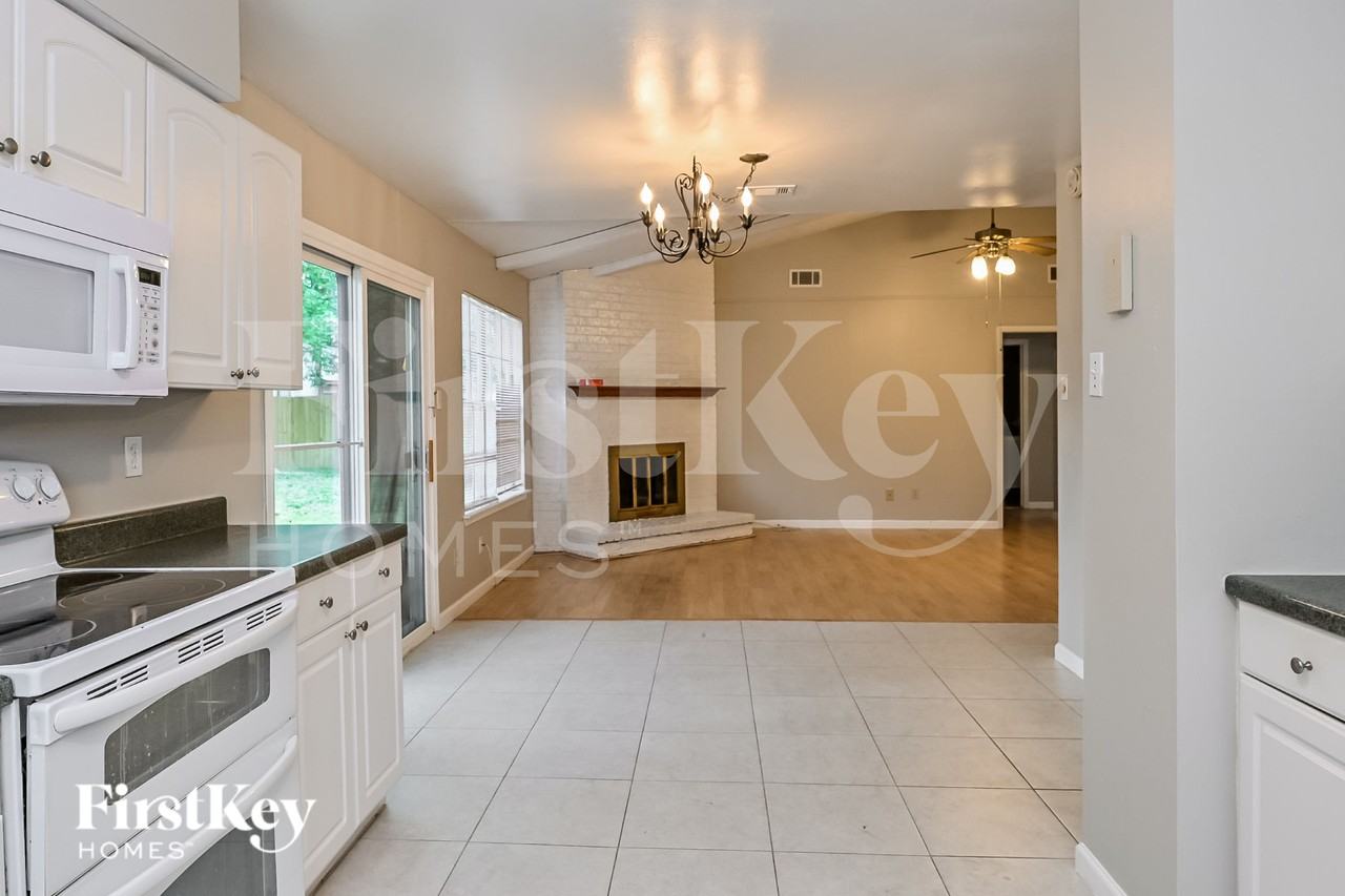 2707 Wood River Dr - Photo 6 of 16