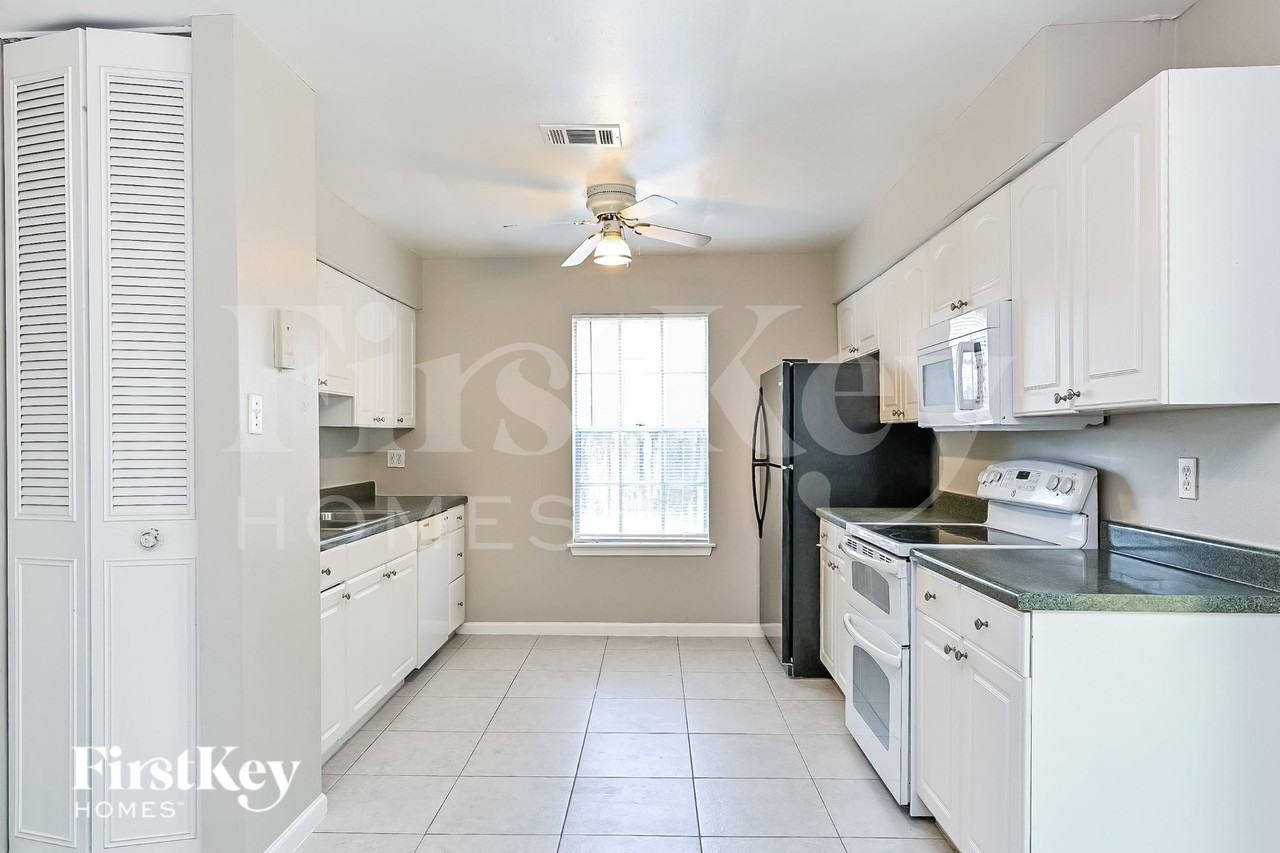 2707 Wood River Dr - Photo 7 of 16