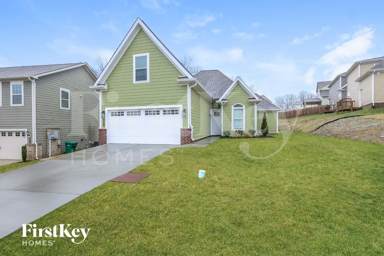 2045 Hamilton Hill Dr - Photo 2 of 15