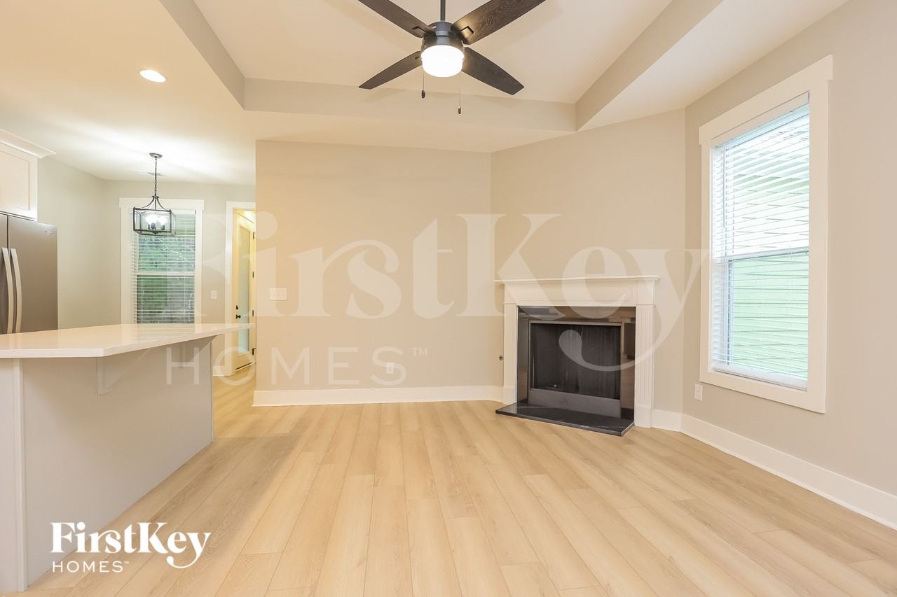 2045 Hamilton Hill Dr - Photo 4 of 15