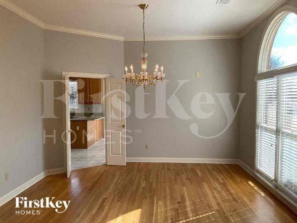 9019 Pembroke Ellis Dr - Photo 3 of 10