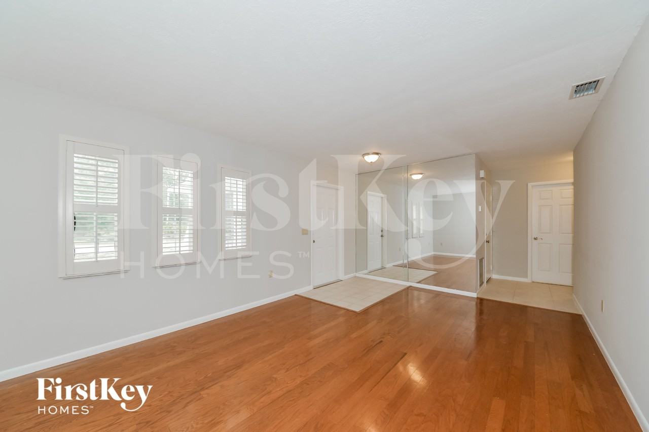 560 Donora St - Photo 2 of 15