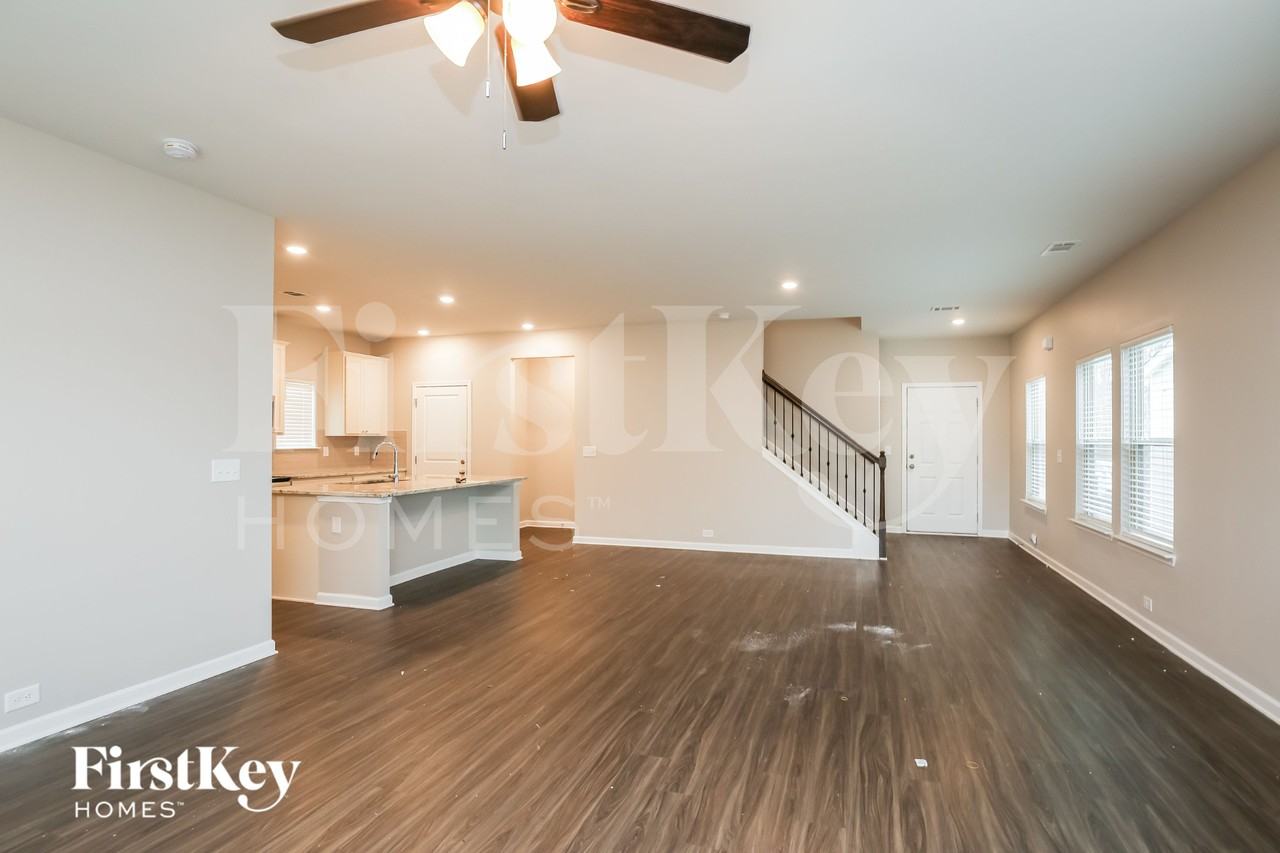2476 Morgan Spring Ln - Photo 3 of 18