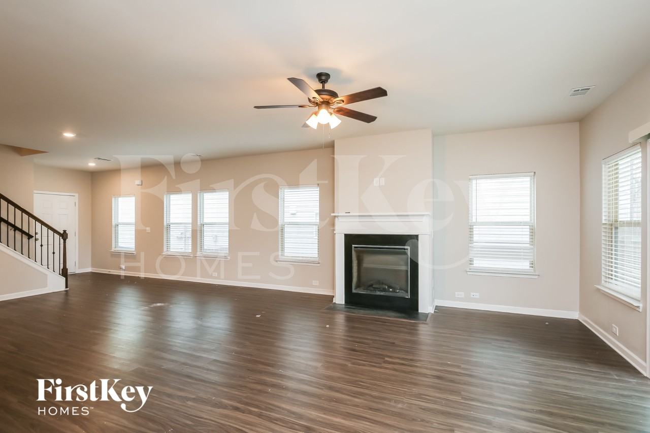 2476 Morgan Spring Ln - Photo 4 of 18