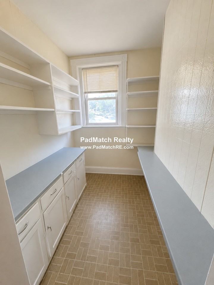 18 Mount Hood Rd #1 - Photo 6 of 25