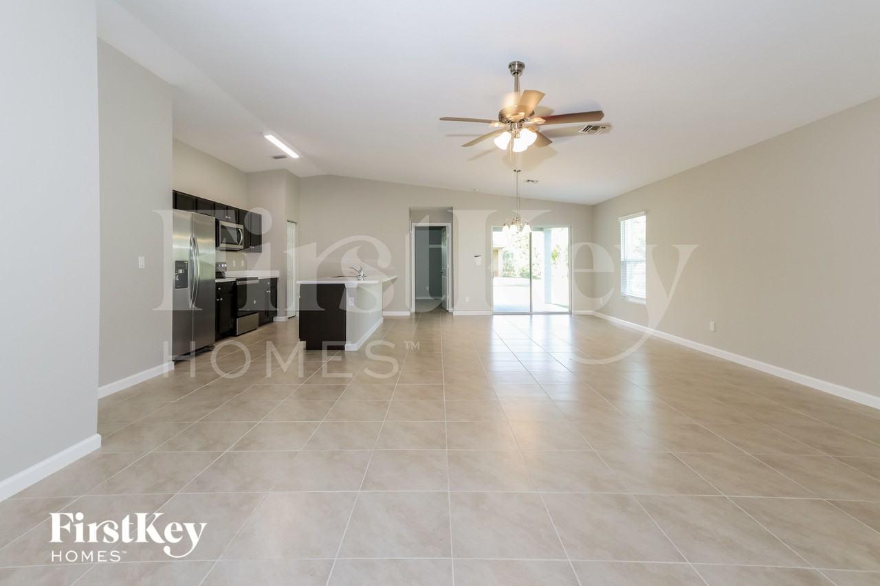 310 Sw Undallo Rd - Photo 3 of 15
