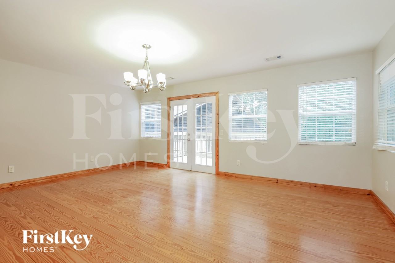 3896 Chattahoochee Dr - Photo 3 of 16