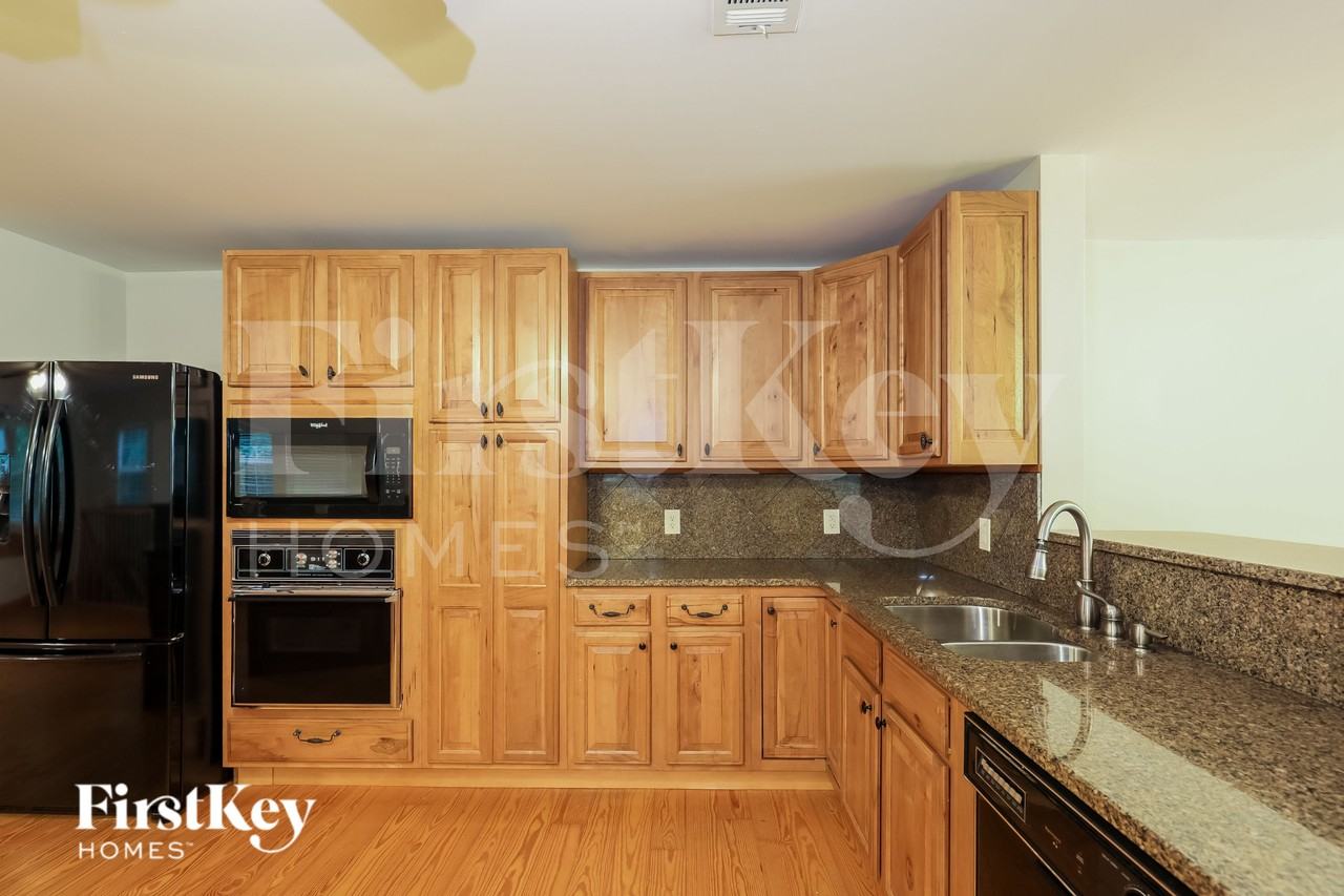 3896 Chattahoochee Dr - Photo 4 of 16