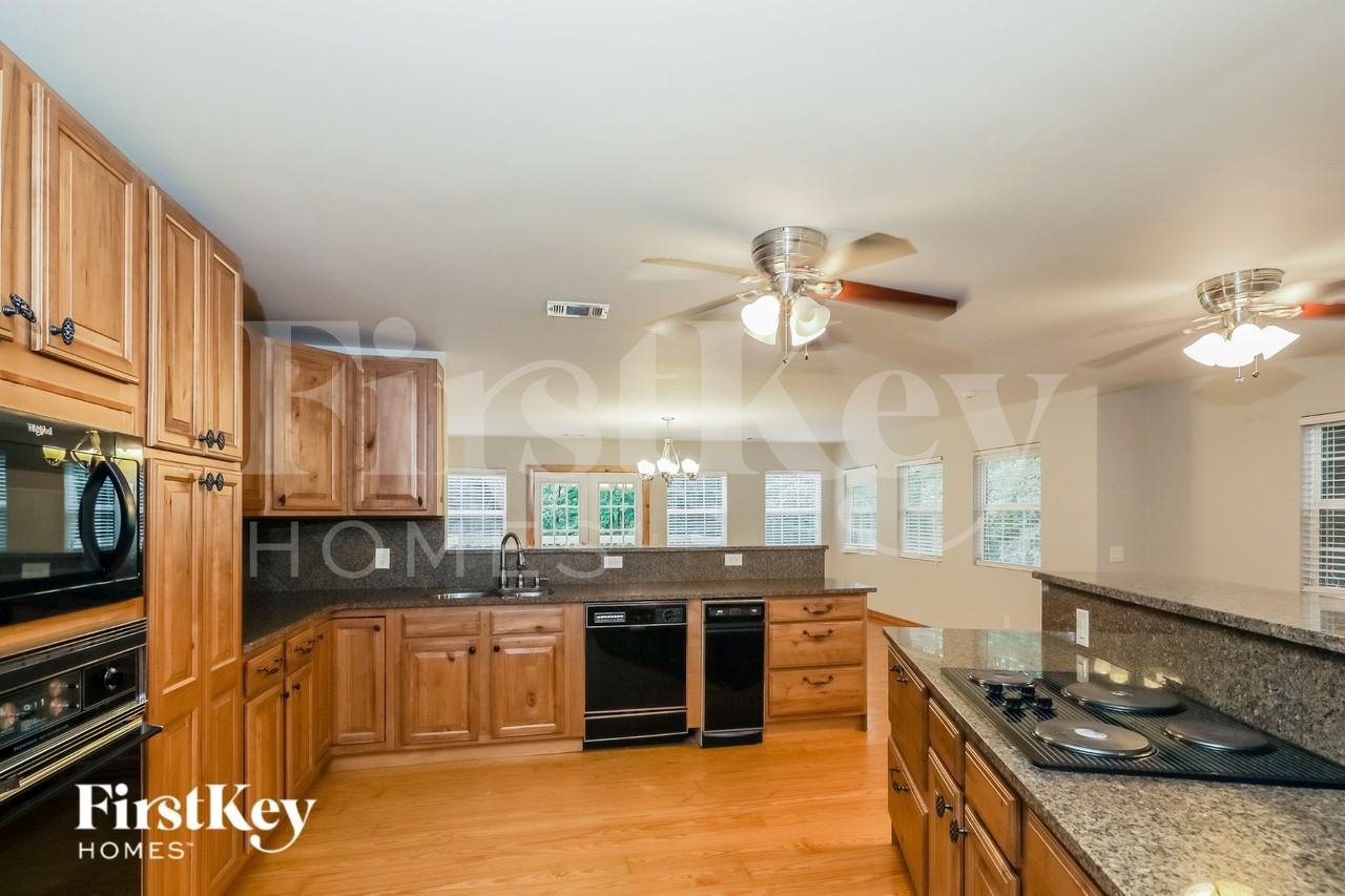 3896 Chattahoochee Dr - Photo 5 of 16