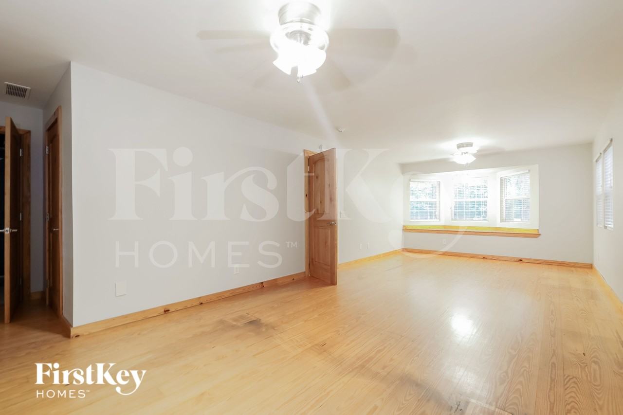 3896 Chattahoochee Dr - Photo 6 of 16