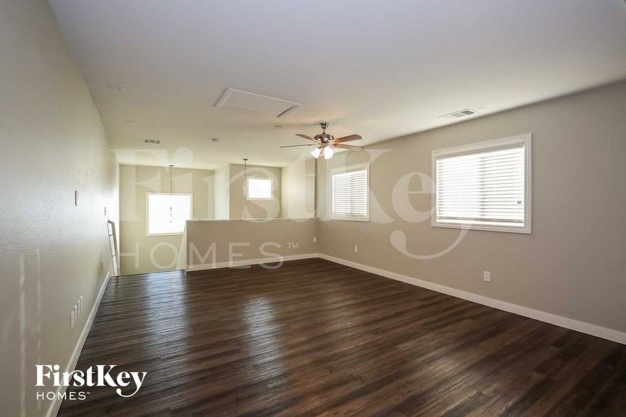 3552 Carisbrook Dr - Photo 3 of 15