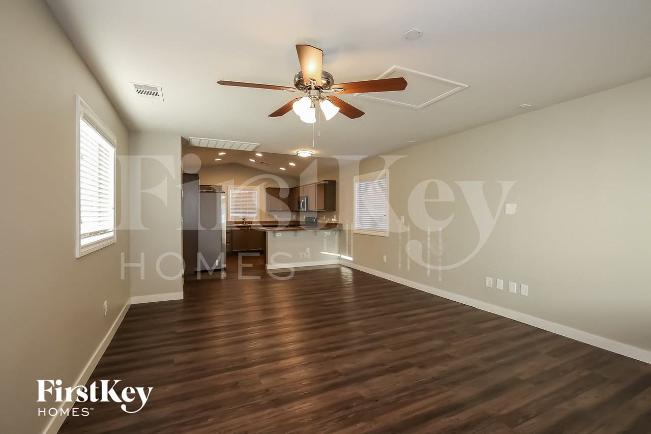 3552 Carisbrook Dr - Photo 4 of 15