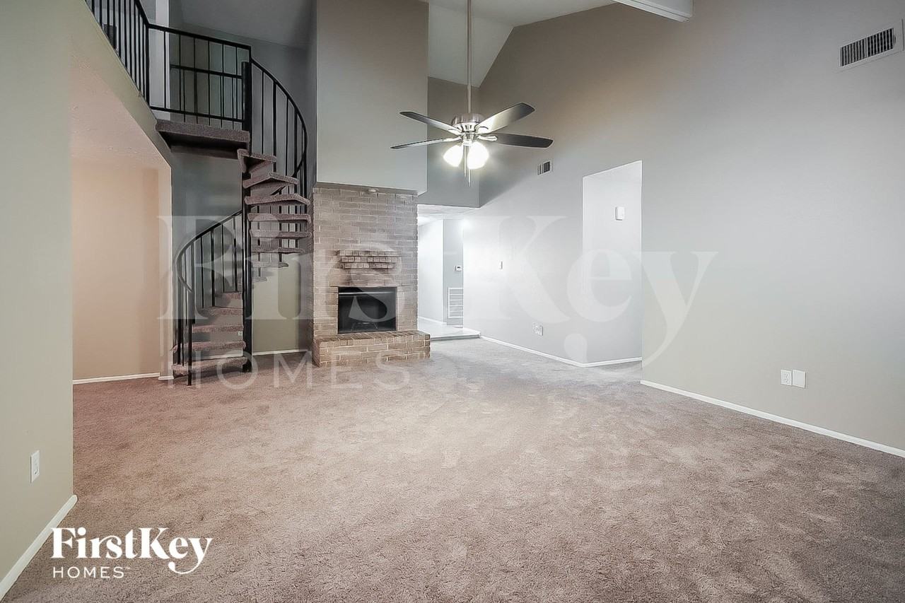 1111 Harpings Way - Photo 4 of 15