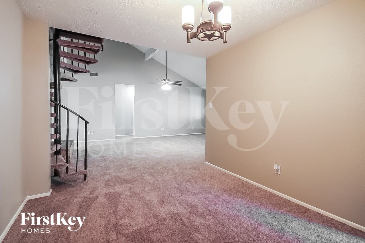 1111 Harpings Way - Photo 5 of 15