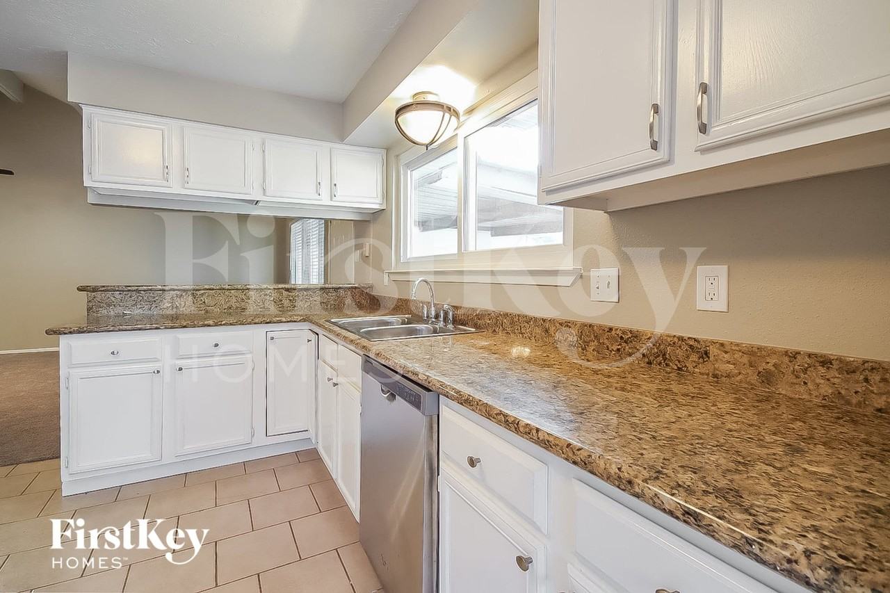 1111 Harpings Way - Photo 7 of 15