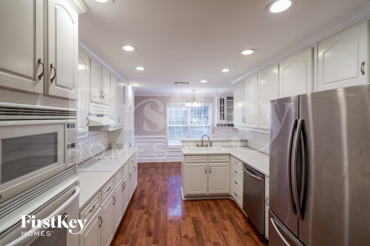 7024 Memory Ln - Photo 4 of 15