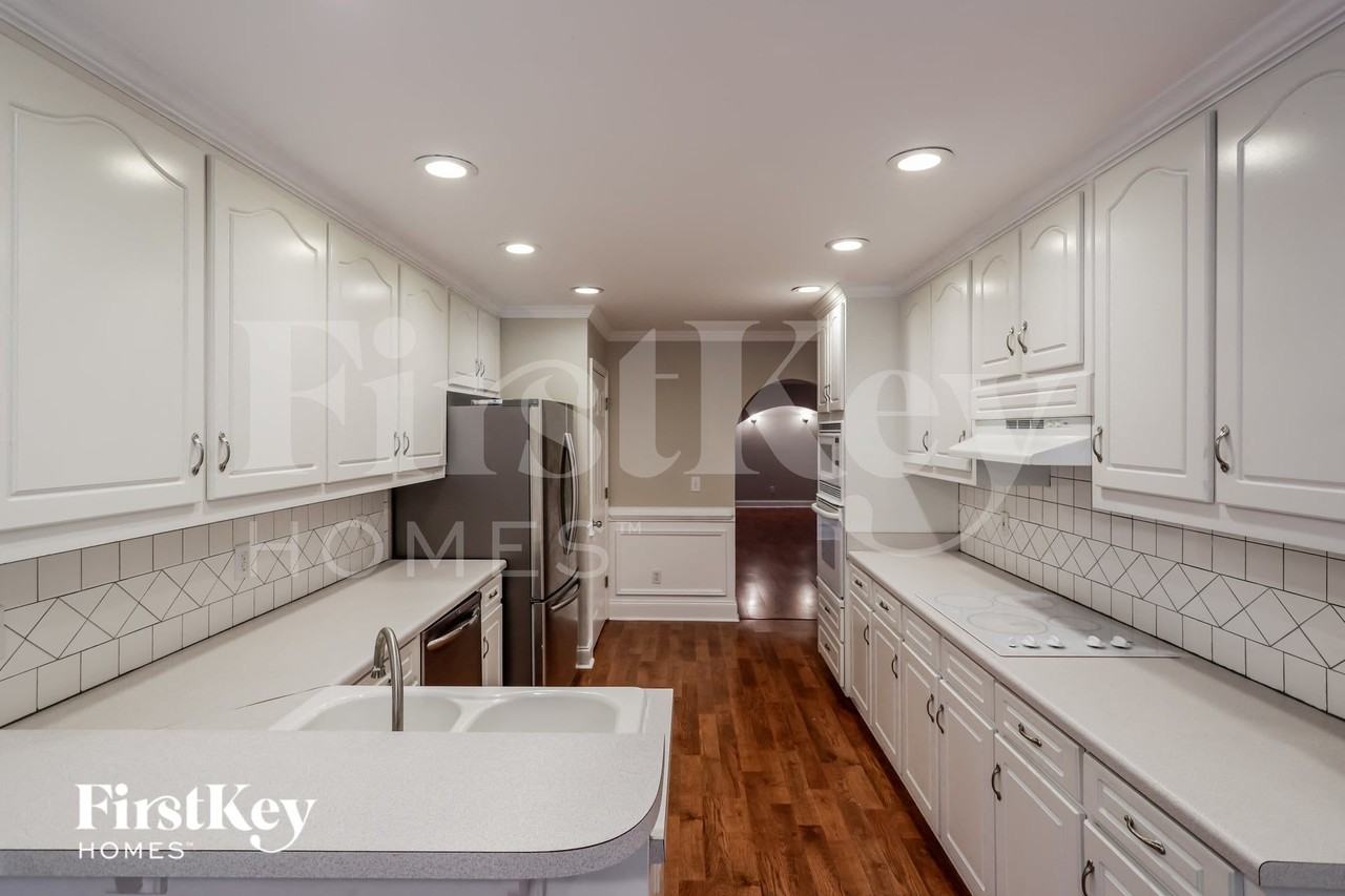 7024 Memory Ln - Photo 5 of 15