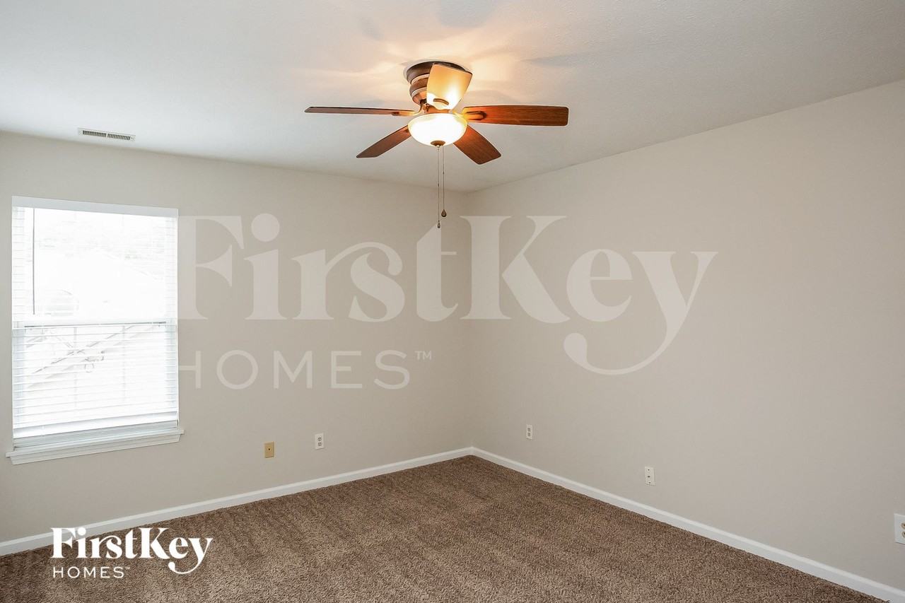 17651 Willow Creek Way - Photo 4 of 15