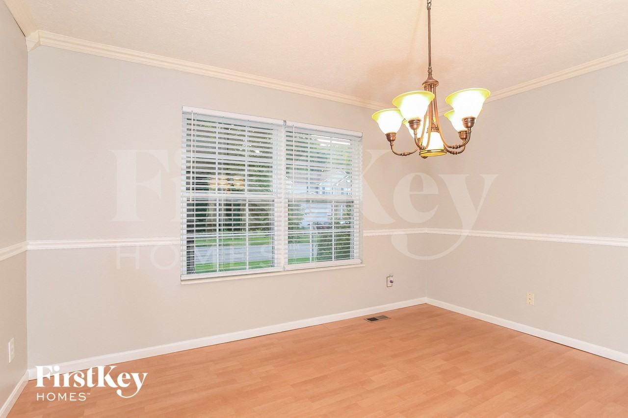 6278 Maple Grv - Photo 4 of 15