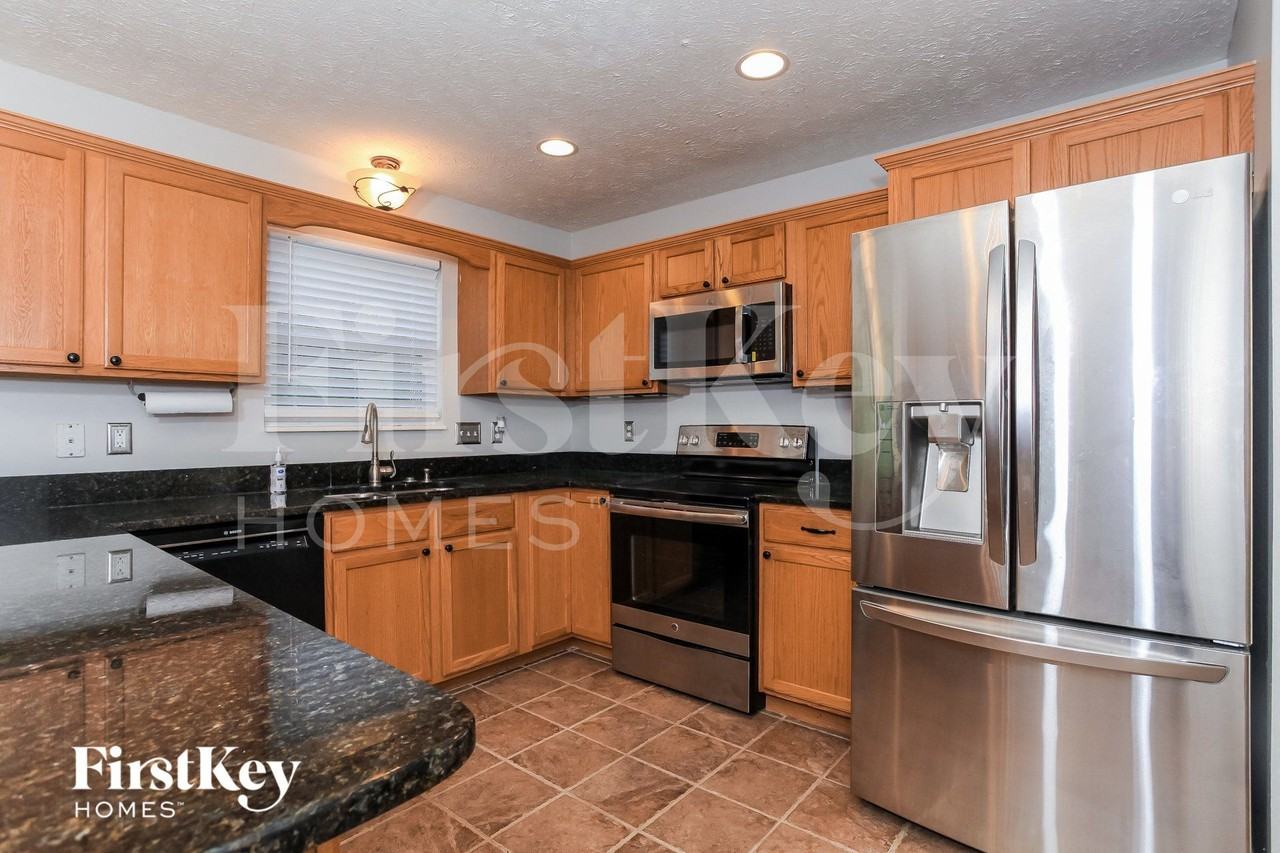 6278 Maple Grv - Photo 5 of 15