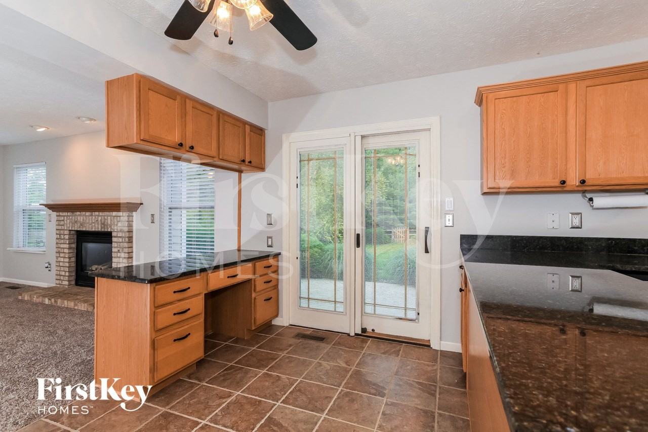 6278 Maple Grv - Photo 6 of 15