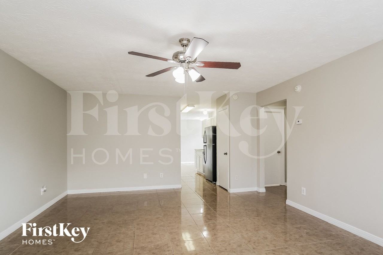 3218 Red Cedar Dr - Photo 3 of 15