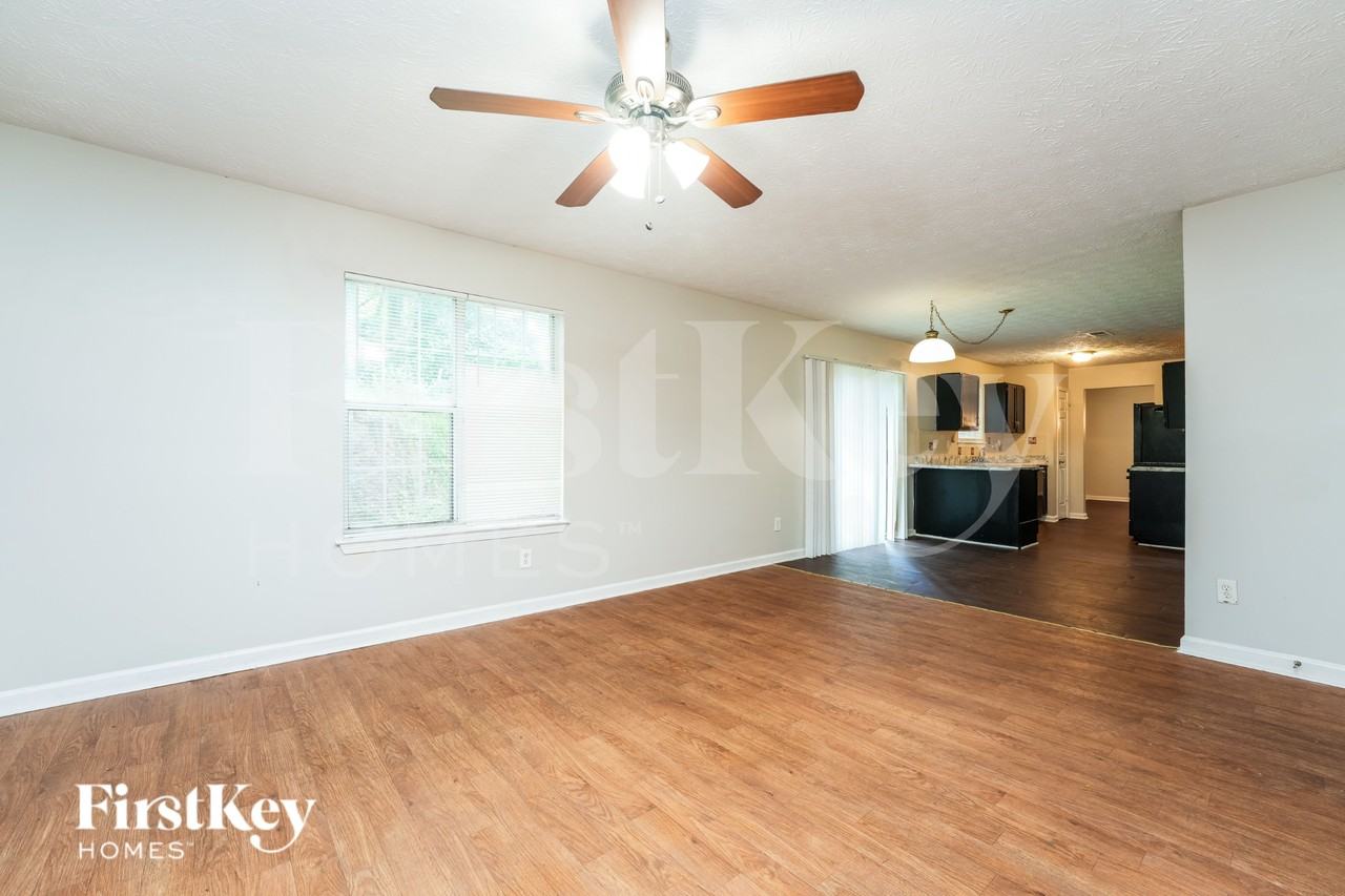 7166 Stonebrook Ln - Photo 3 of 16