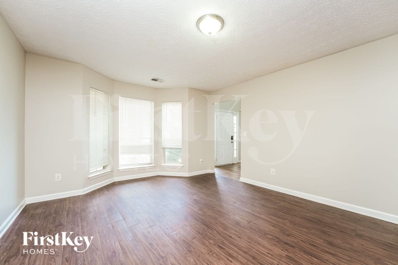 7166 Stonebrook Ln - Photo 4 of 16