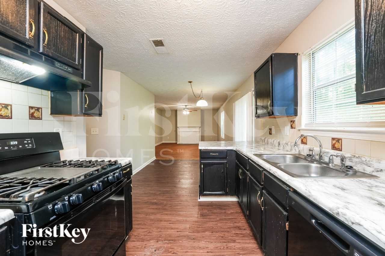 7166 Stonebrook Ln - Photo 7 of 16