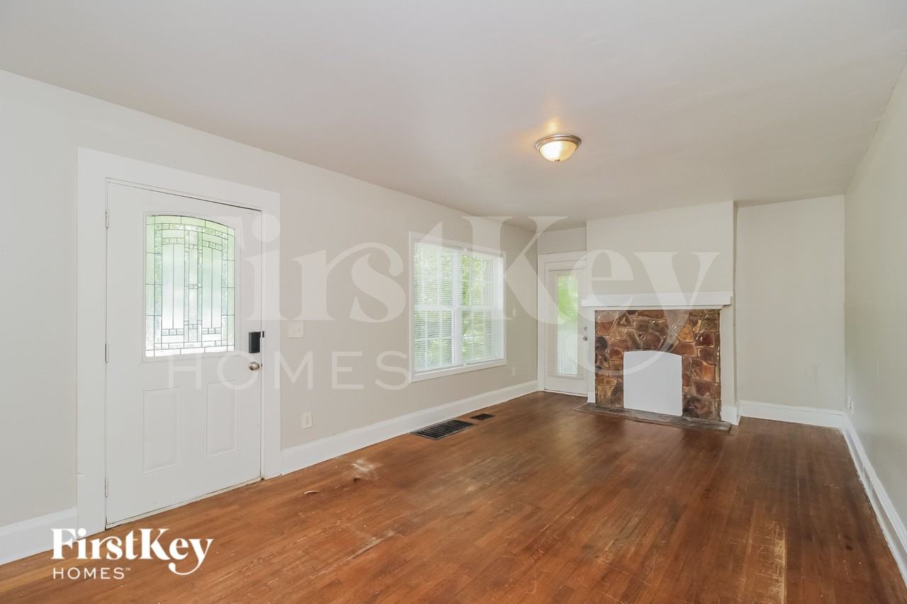 1750 Avon Ave Sw - Photo 4 of 16