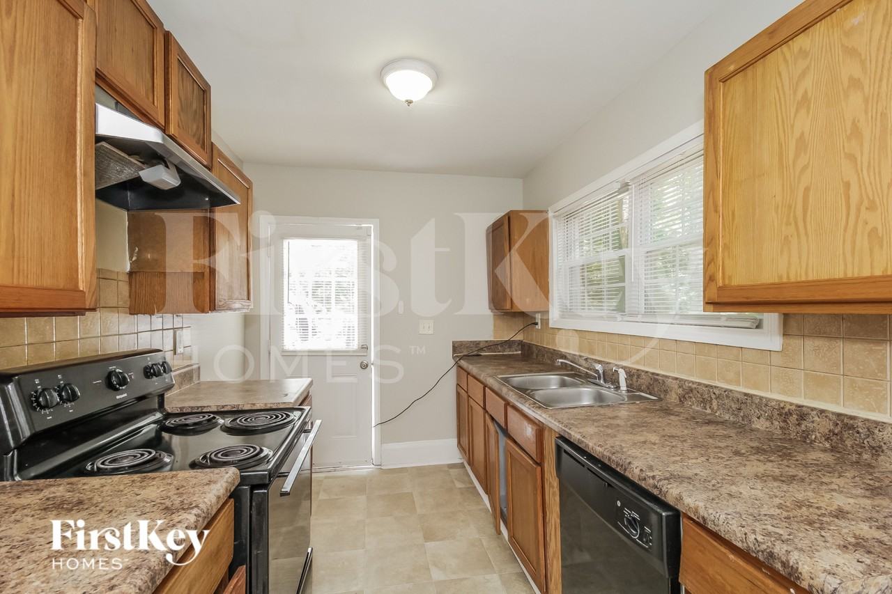 1750 Avon Ave Sw - Photo 7 of 16