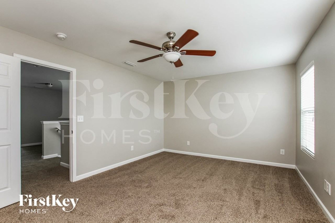 504 Landis Oak Way - Photo 4 of 16