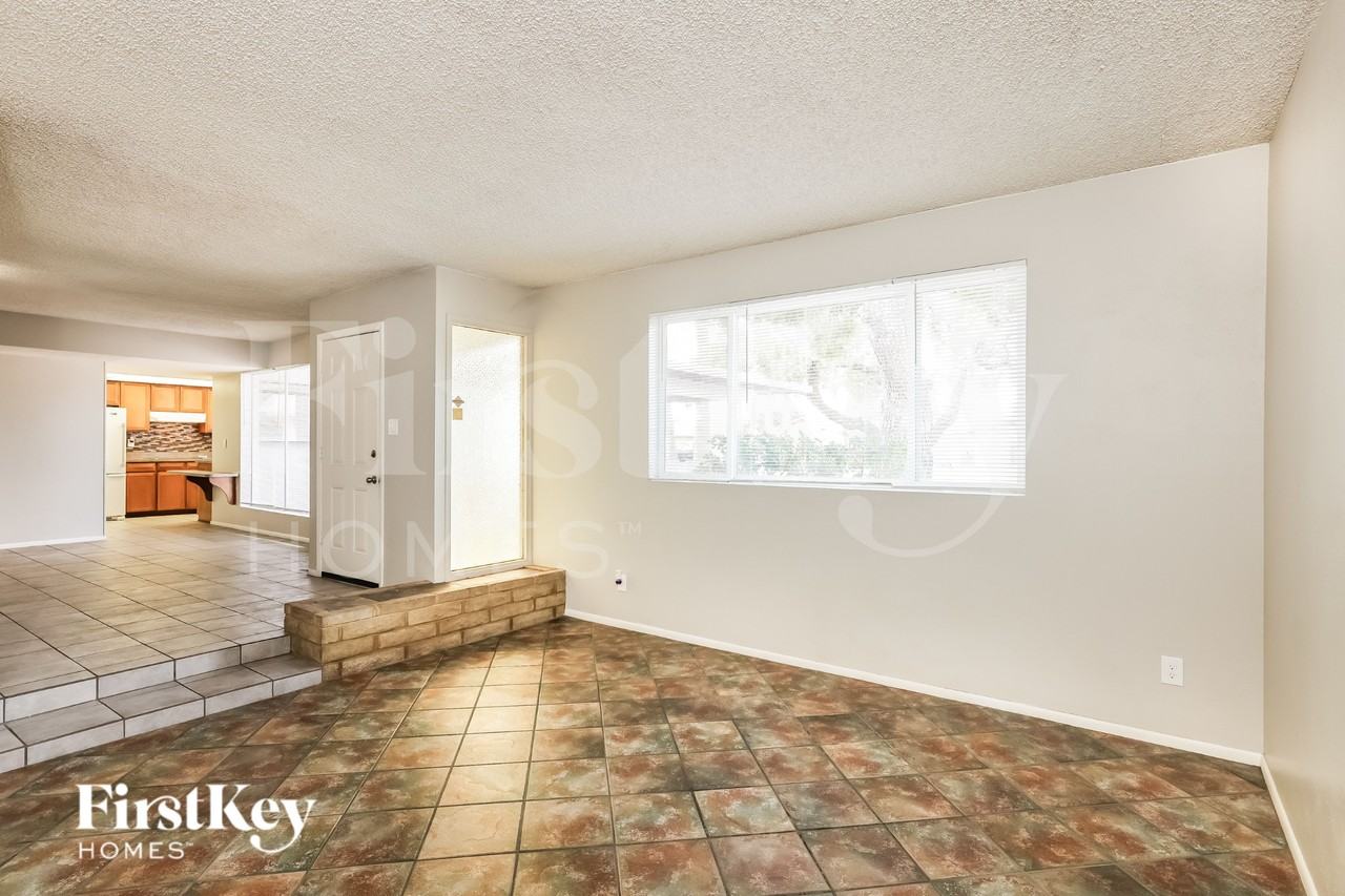 9047 N 36th Dr - Photo 2 of 15