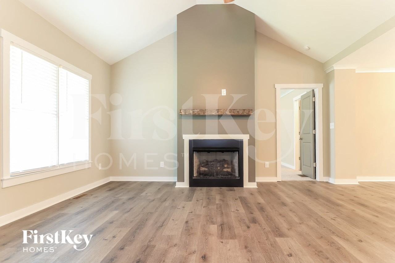 321 Spring Ridge Dr - Photo 2 of 15