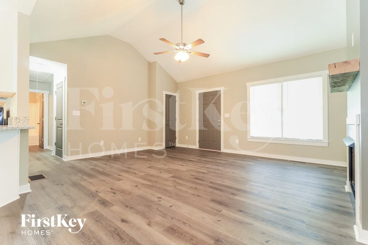321 Spring Ridge Dr - Photo 3 of 15