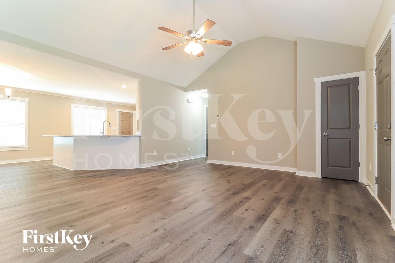 321 Spring Ridge Dr - Photo 4 of 15